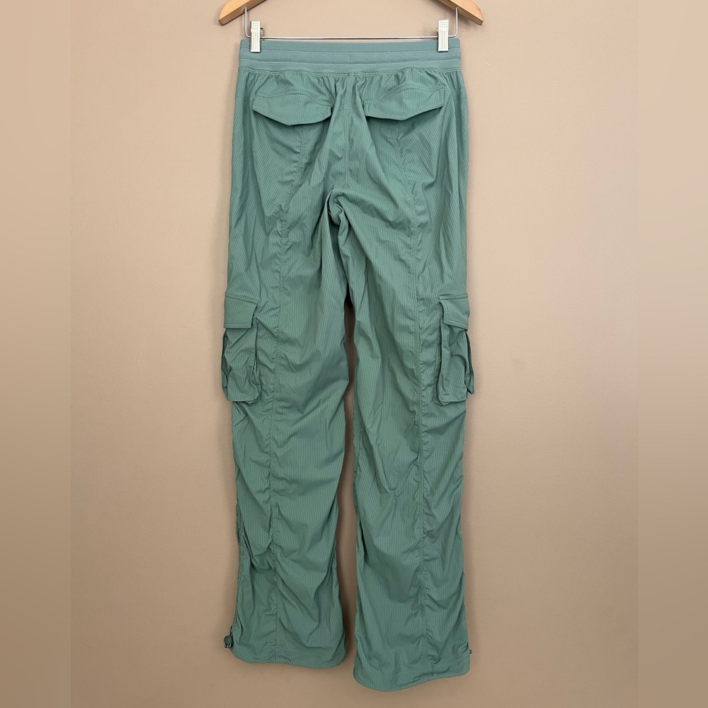 {Lululemon} Dance Studio Relaxed-Fit Mid-Rise Cargo Pant in Grey Eucalyptus - XS - Picture 5 of 10